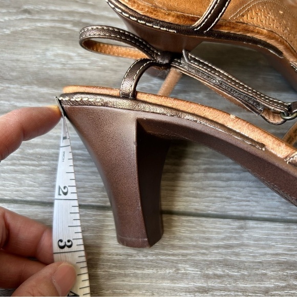 Clarks Metallic Brown  Leather Strappy Sandals - Picture 14 of 14